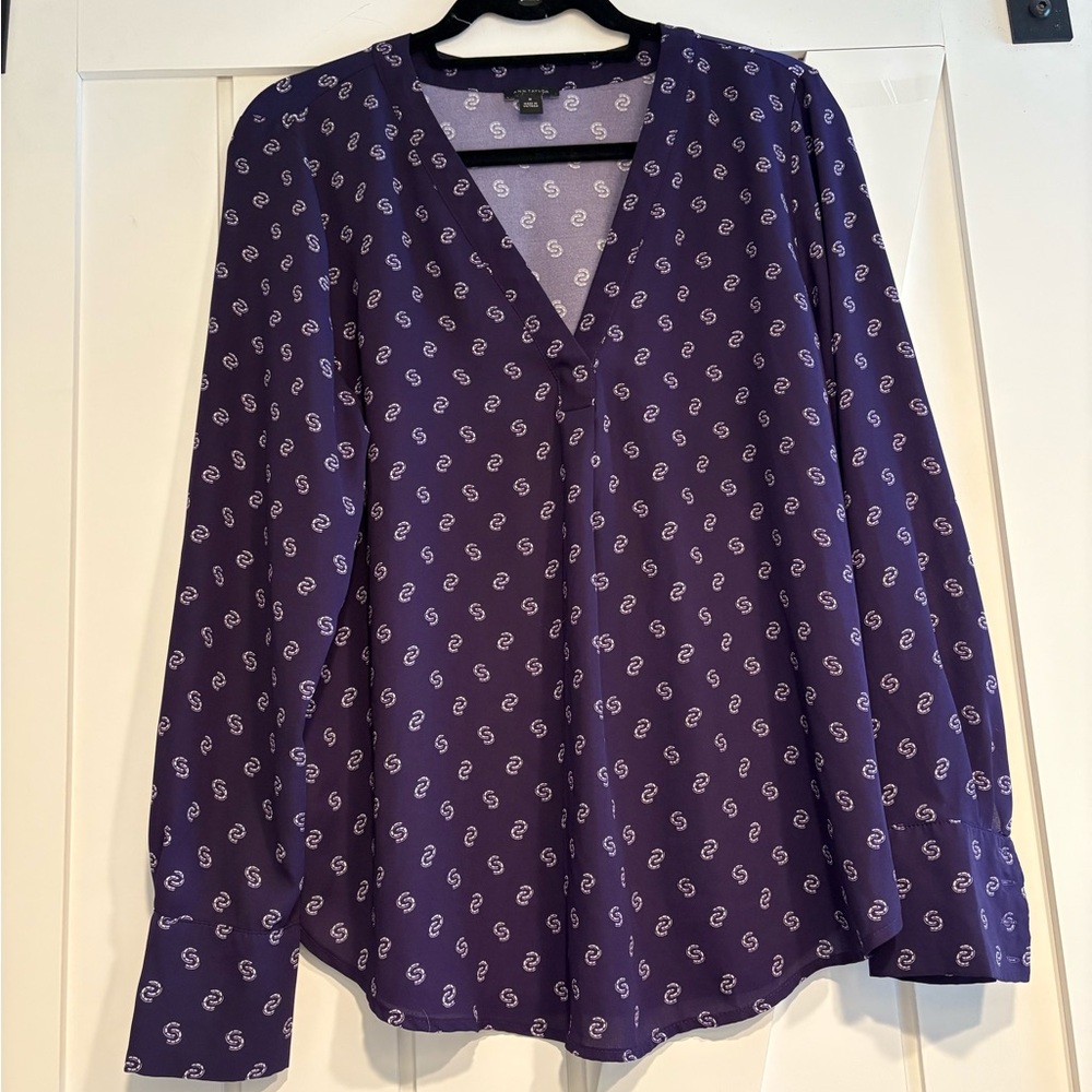 Excellent Condition. Womens Ann Taylor Mixed Media Pleat Front Top
